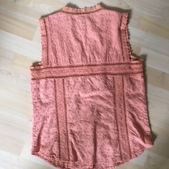 Pretty peachy-pink eyelet boho April Cornell sleeveless top - Picture 8 of 9
